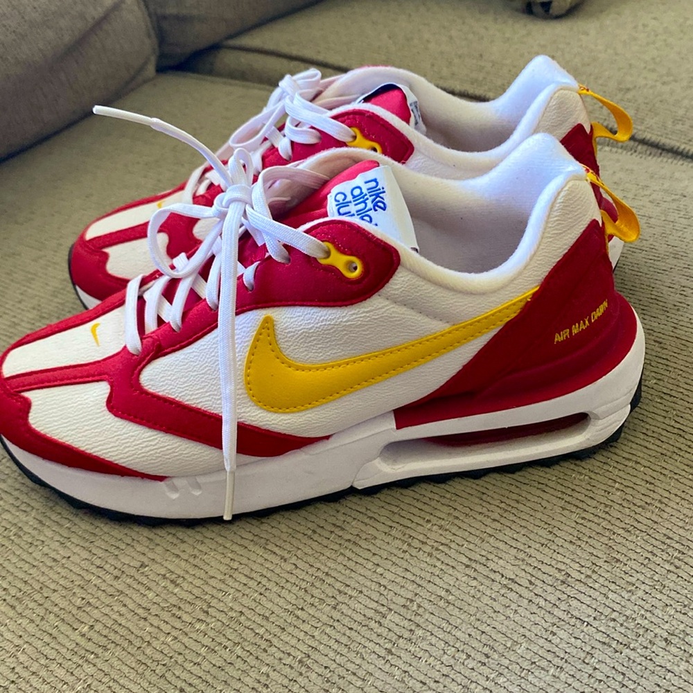 Women’s Nike Air Max Dawns